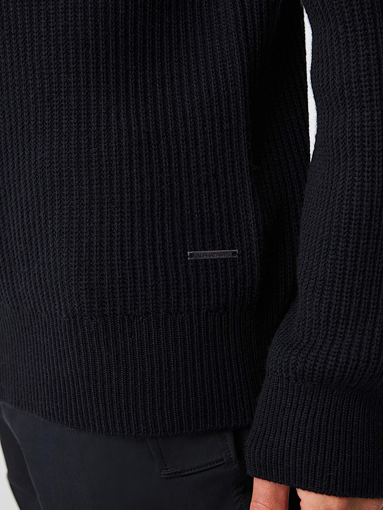 品質一番の Seamless Black | V1.Y8.02 FINTO | Sweater Half-Zip Knit 3D トップス