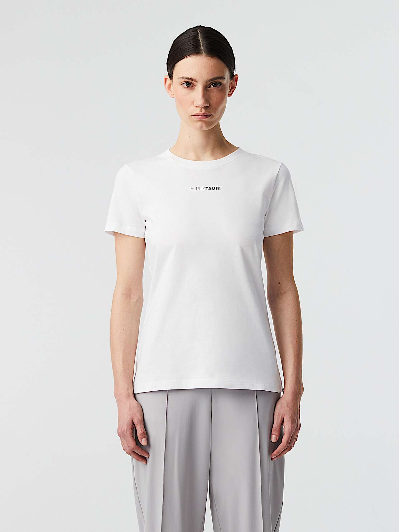 AlphaTauri | JERU V4.Y8.02 | Baumwoll-T-Shirt mit charakteristischem Logo in Weiß für Damen