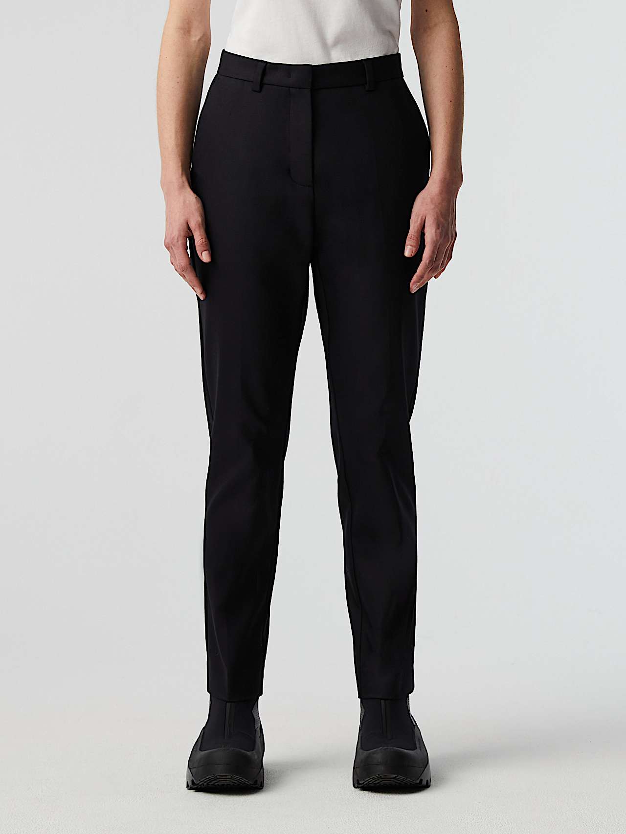 AlphaTauri | PERTI V4.Y8.02 | Pantalons fuselés in Noir for Femme