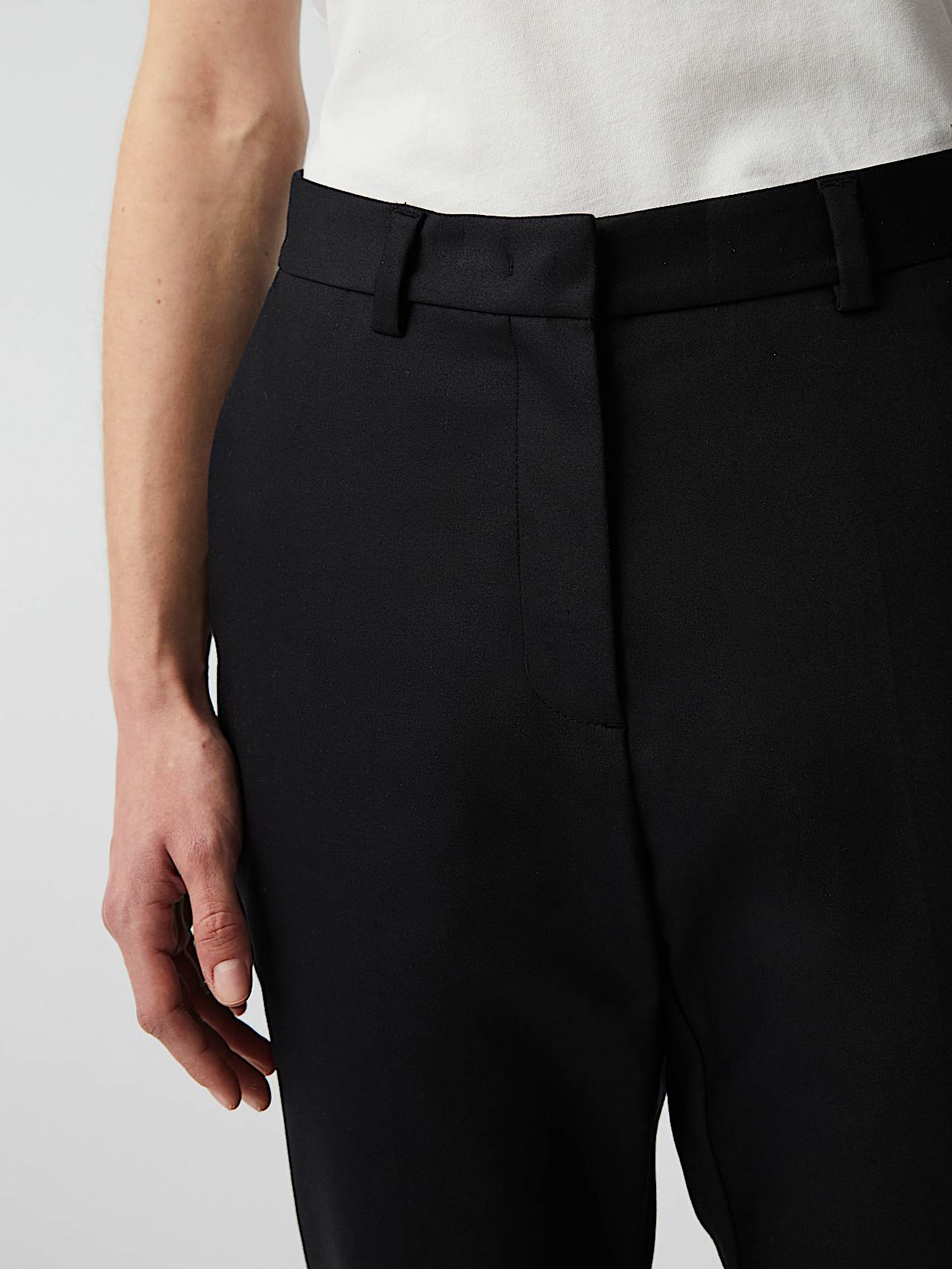 AlphaTauri | PERTI V4.Y8.02 | Pantalons fuselés in Noir for Femme