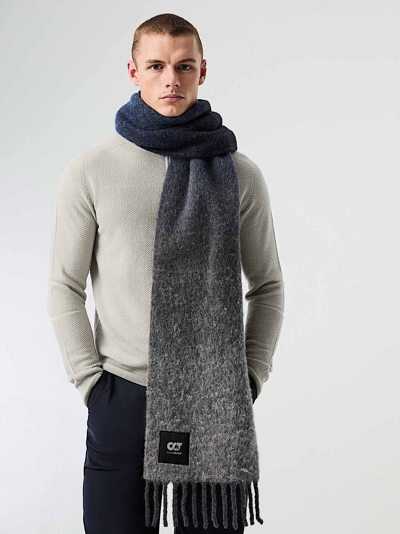 AlphaTauri | AFFUL V1.Y8.02 | Bufanda de mezcla de alpaca y merino in Gris Oscuro for Unisexo AlphaTauri | AFFUL V1.Y8.02 | Bufanda de mezcla de alpaca y merino in Gris Oscuro for Unisexo