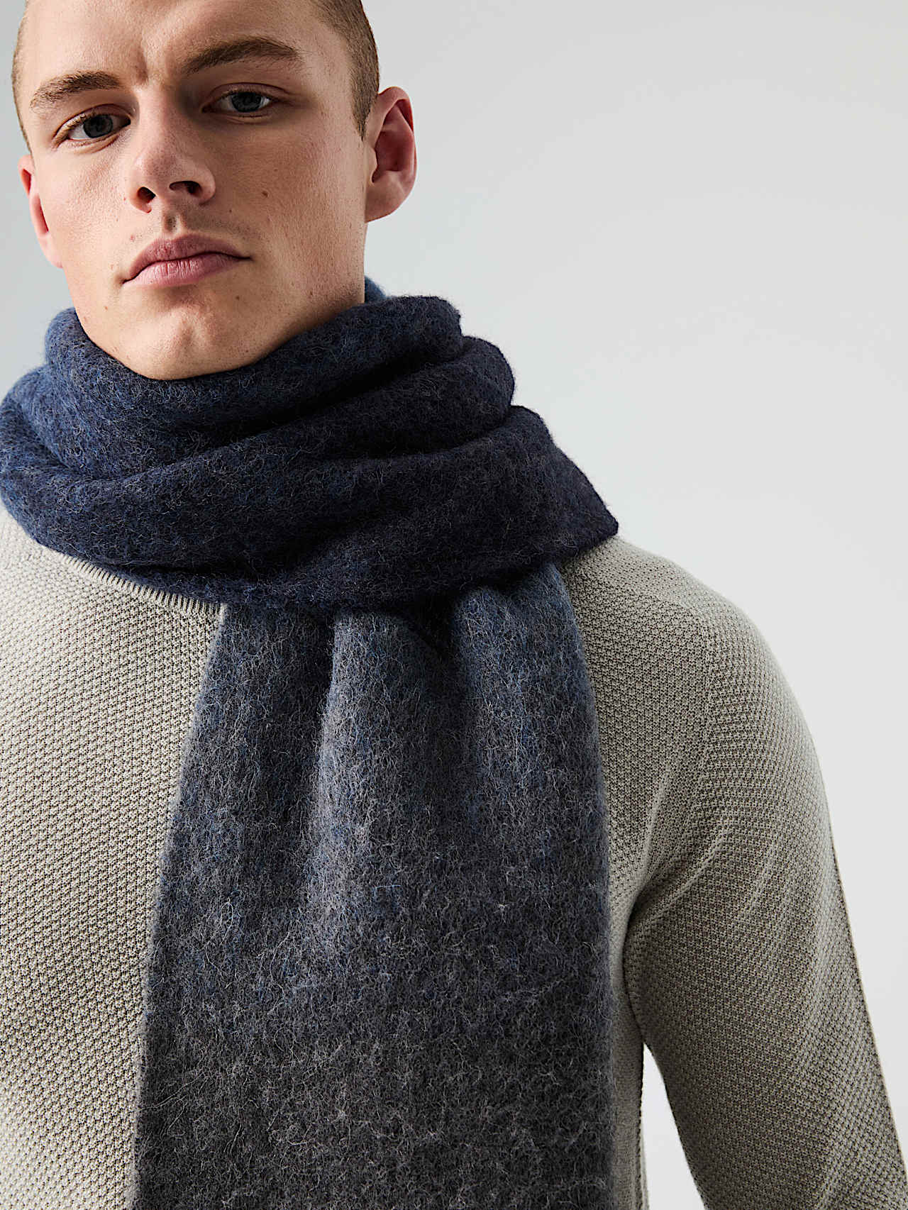 AlphaTauri | AFFUL V1.Y8.02 | Sciarpa in misto alpaca e lana merino in Grigio Scuro for Unisex AlphaTauri | AFFUL V1.Y8.02 | Sciarpa in misto alpaca e lana merino in Grigio Scuro for Unisex