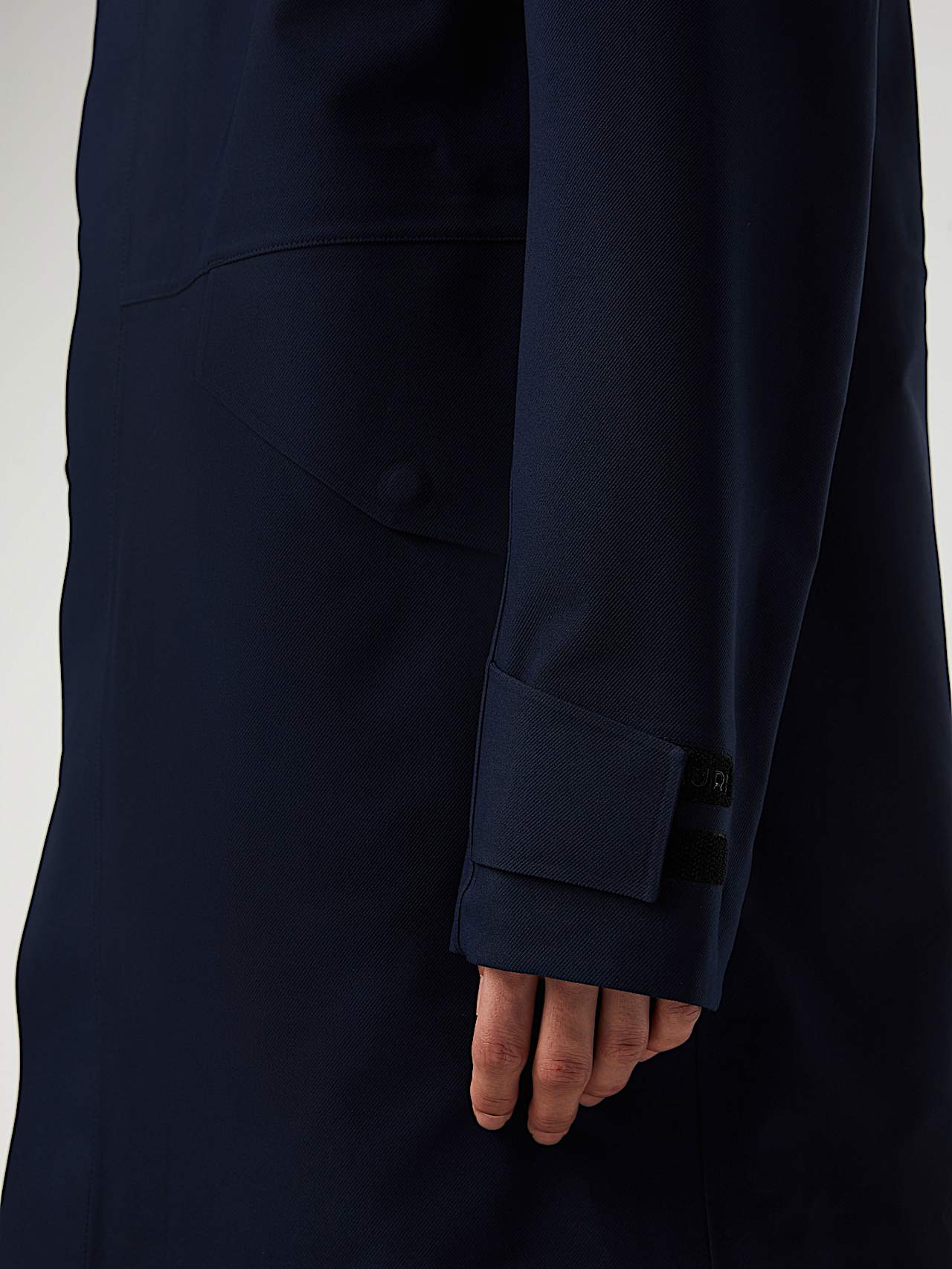 AlphaTauri | KOOV V11.Y8.01 | Parka pliable déperlante emblématique en Taurobran® in Bleu Marine for Homme