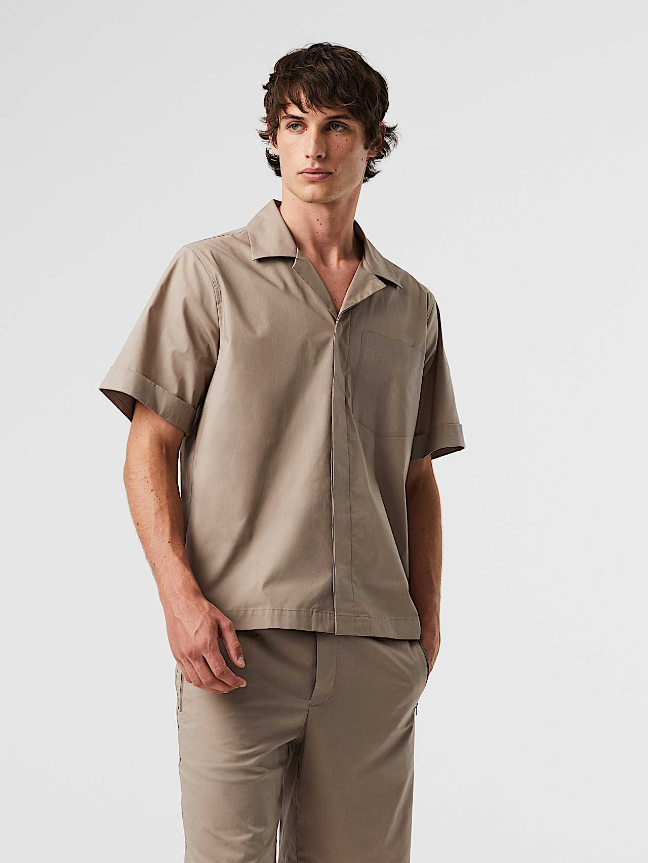 AlphaTauri | WELSH V1.Y8.01 | Chemise à manches courtes déperlante in Taupe/Brun for Homme