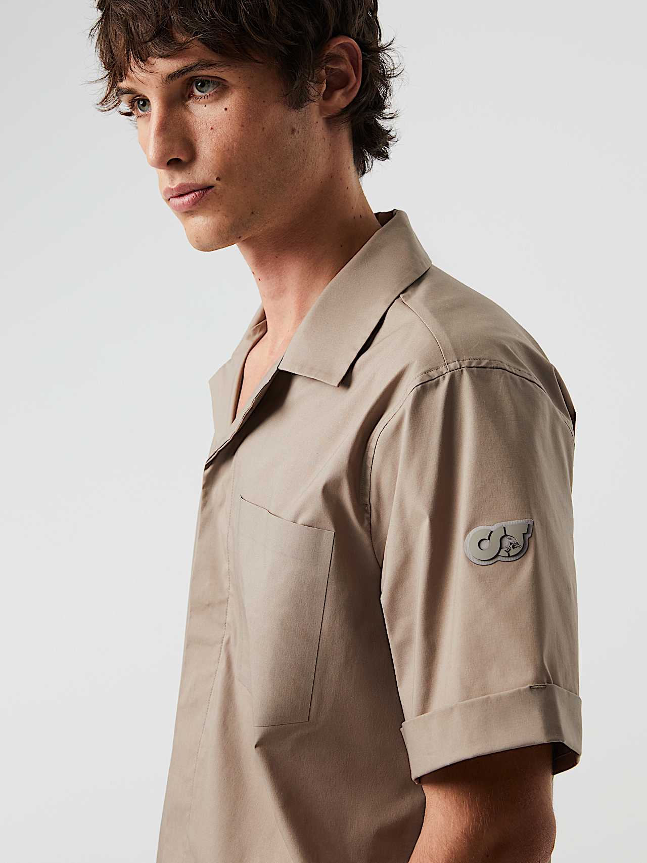 AlphaTauri | WELSH V1.Y8.01 | Chemise à manches courtes déperlante in Taupe/Brun for Homme