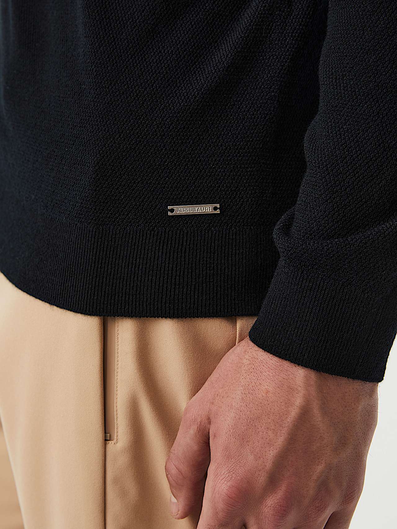 AlphaTauri | FACAS V2.Y8.01 | Seamless 3D Knit Cashmere-Coolmax® Sweater in Black for Men