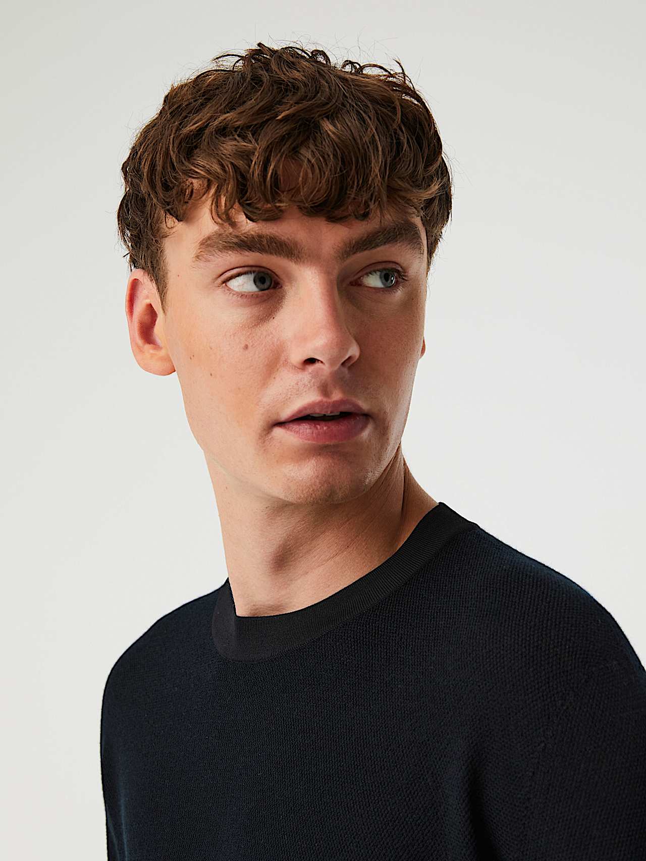 AlphaTauri | FACAS V2.Y8.01 | Seamless 3D Knit Cashmere-Coolmax® Sweater in Black for Men