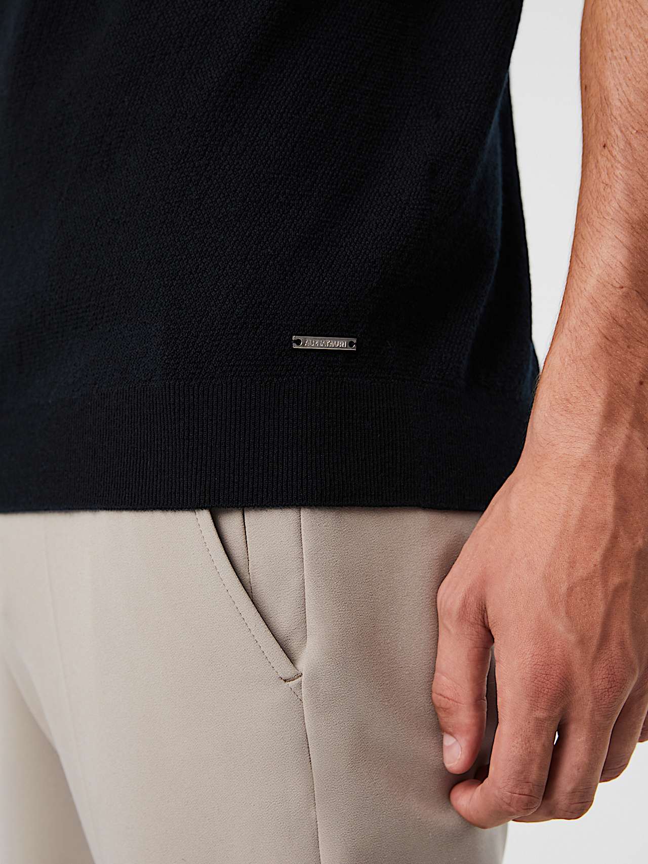 AlphaTauri | FECAS V2.Y8.01 | Nahtloses 3D-Strick-T-Shirt aus Kaschmir und Coolmax® in Schwarz für Herren