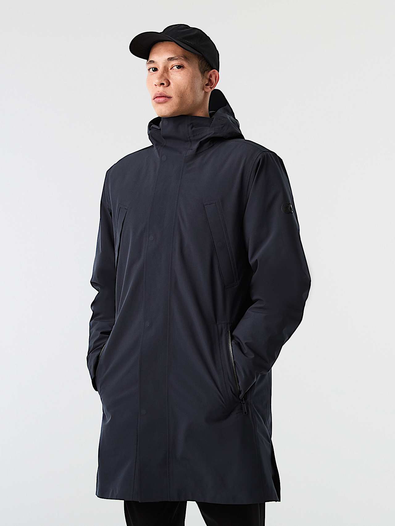 AlphaTauri | KOOV V10.Y7.02 | Parka pliable déperlante emblématique en Taurobran® in Bleu Marine for Homme
