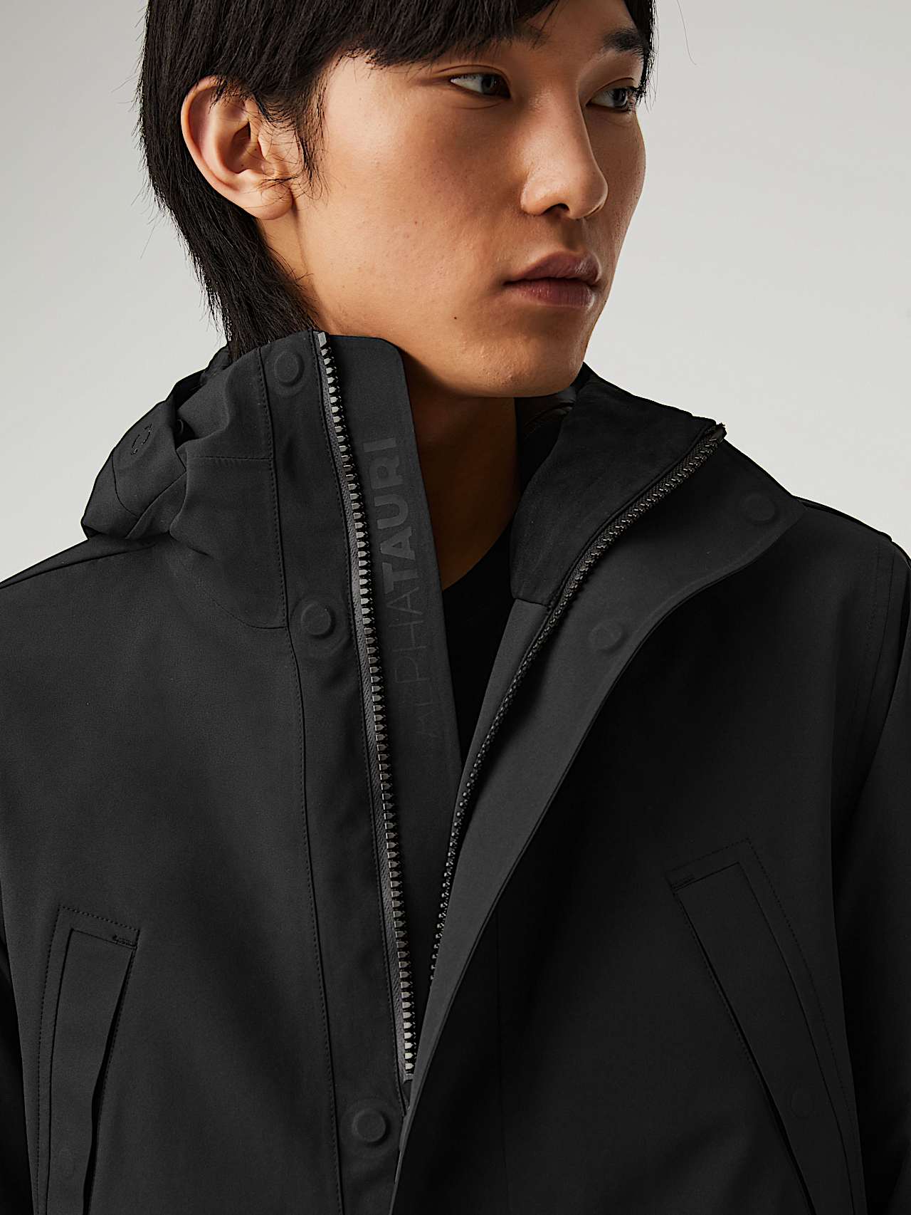 AlphaTauri | KOOV V10.Y7.02 | Parka pliable déperlante emblématique en Taurobran® in Noir for Homme