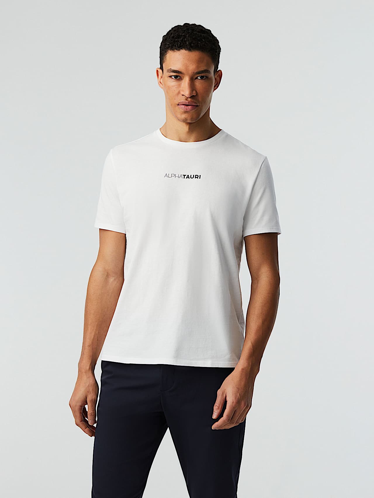 AlphaTauri | JOTTO V1.Y8.02 | Baumwoll-T-Shirt mit charakteristischem Logo in Weiß für Herren