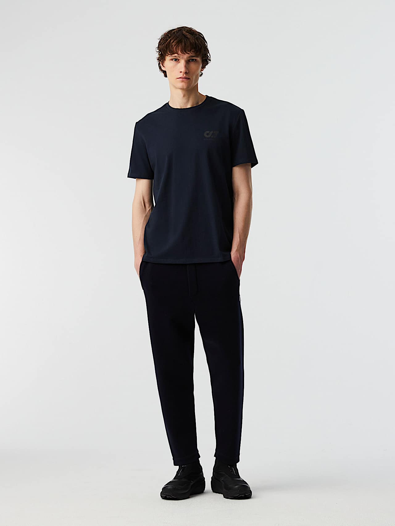 AlphaTauri | PANIV V2.Y8.02 | Pantalon en maille performance in Bleu Marine for Homme