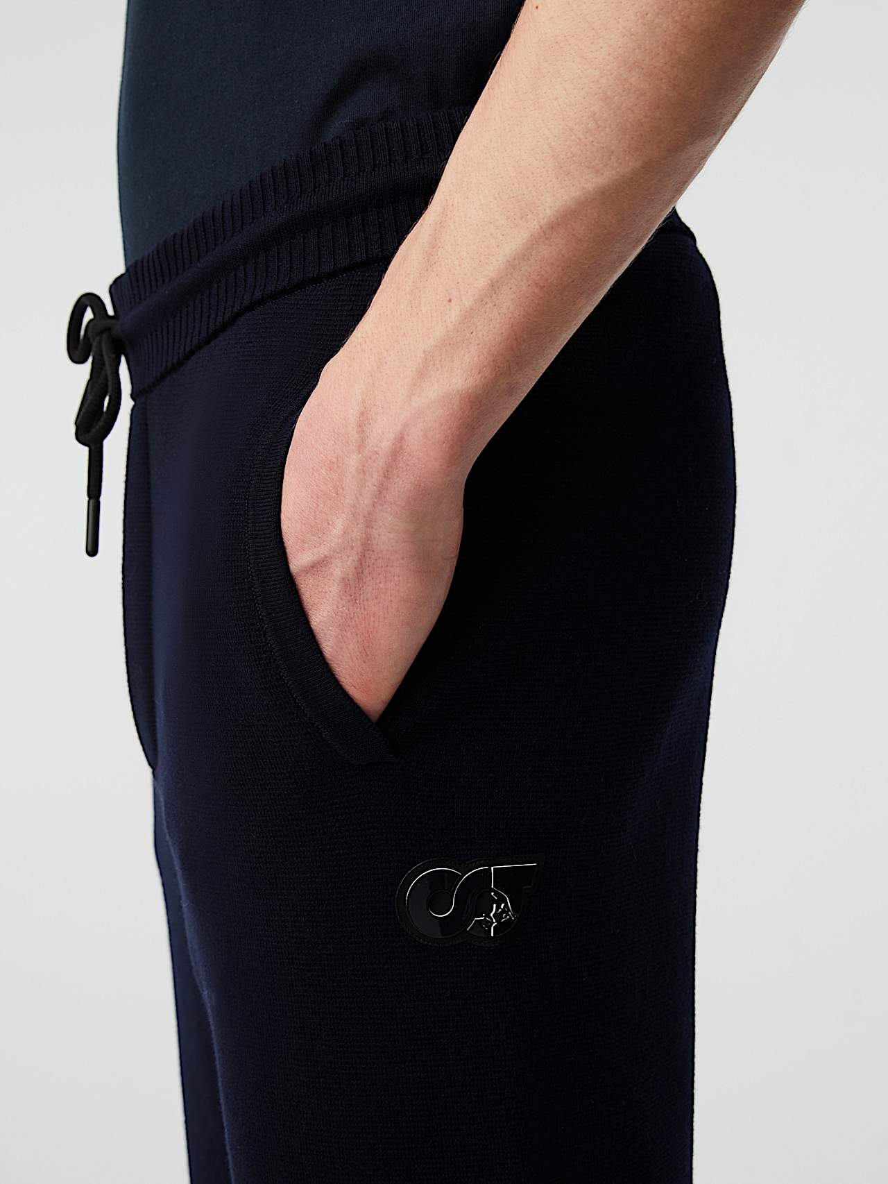 AlphaTauri | PANIV V2.Y8.02 | Pantalon en maille performance in Bleu Marine for Homme