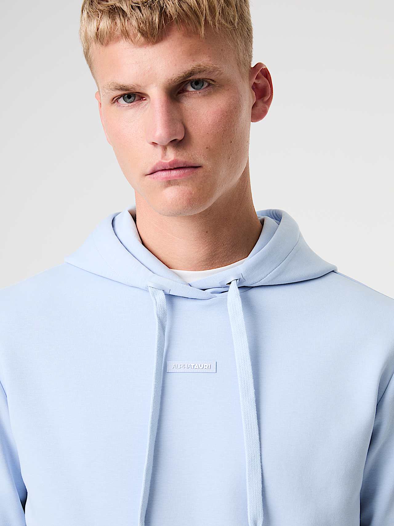 AlphaTauri | SKY V1.Y9.02 | Felpa con cappuccio Interlock vestibilità comoda in Sky Blue for Uomo