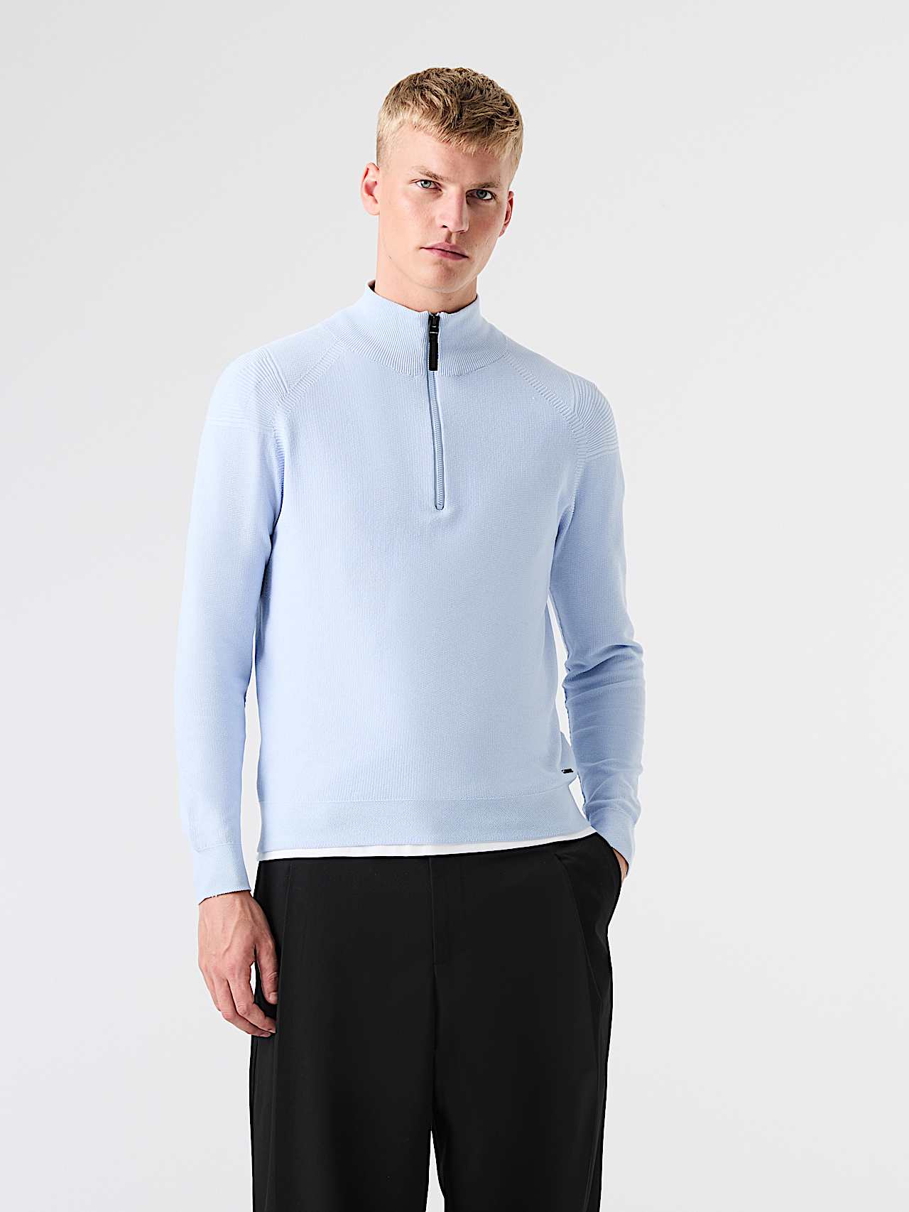 AlphaTauri | FROST V1.Y9.02 | Seamless 3D Knit Half-Zip Sweater in Sky Blue for Men