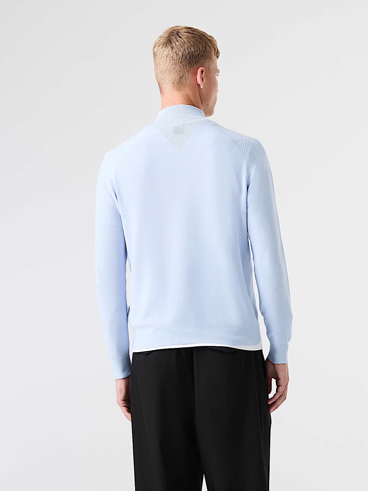 AlphaTauri | FROST V1.Y9.02 | Seamless 3D Knit Half-Zip Sweater in Sky Blue for Men