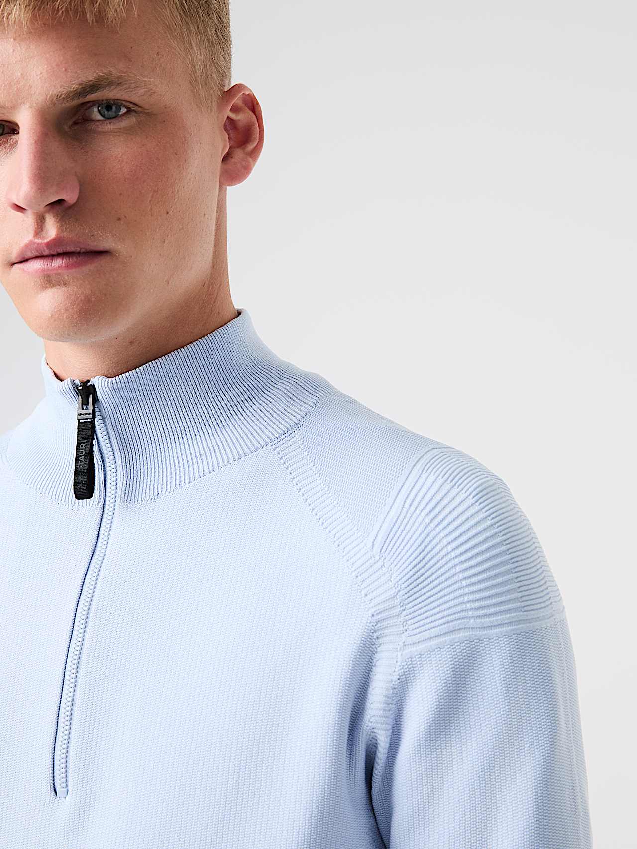 AlphaTauri | FROST V1.Y9.02 | Seamless 3D Knit Half-Zip Sweater in Sky Blue for Men