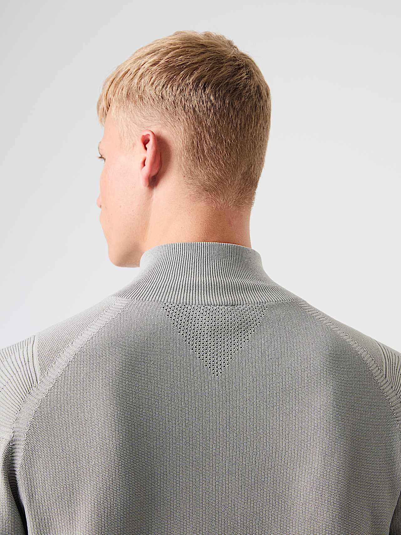 AlphaTauri | FROST V1.Y9.02 | Jersey de punto 3D sin costuras con media cremallera in Neutral Grey for Hombre