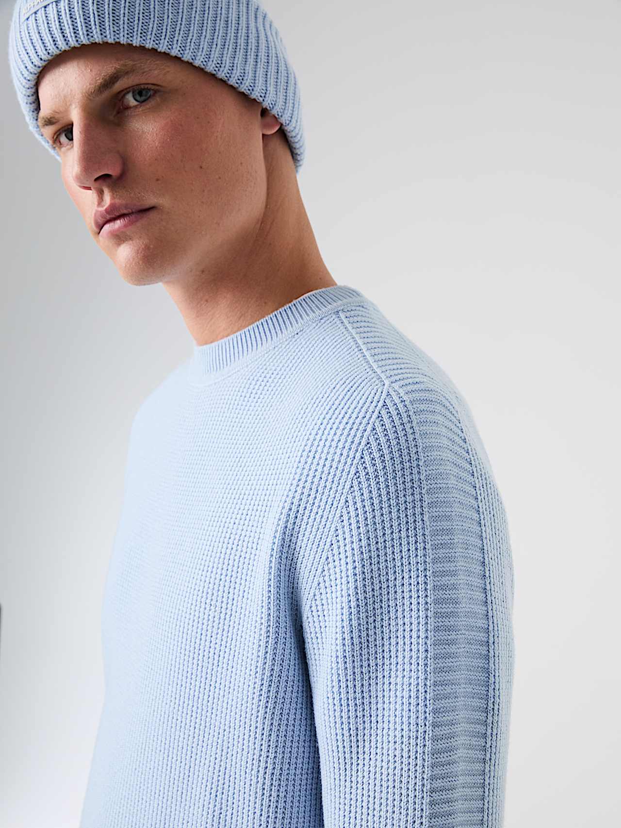 AlphaTauri | FOX V1.Y9.02 | Seamless Chunky 3D Knit Crewneck Sweater in Sky Blue for Men