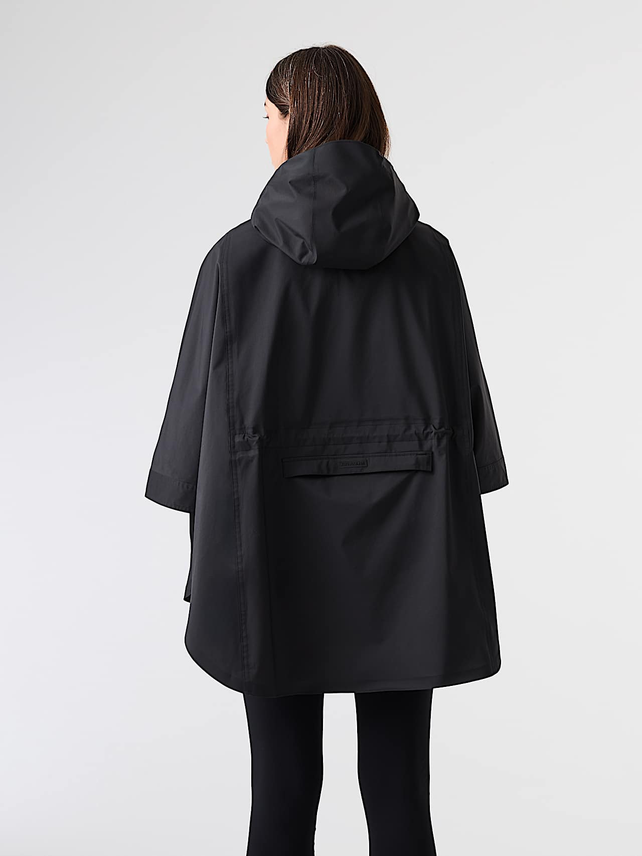 AlphaTauri | ONA V1.Y9.02 | Wasserdichter Regenponcho in Black für Damen