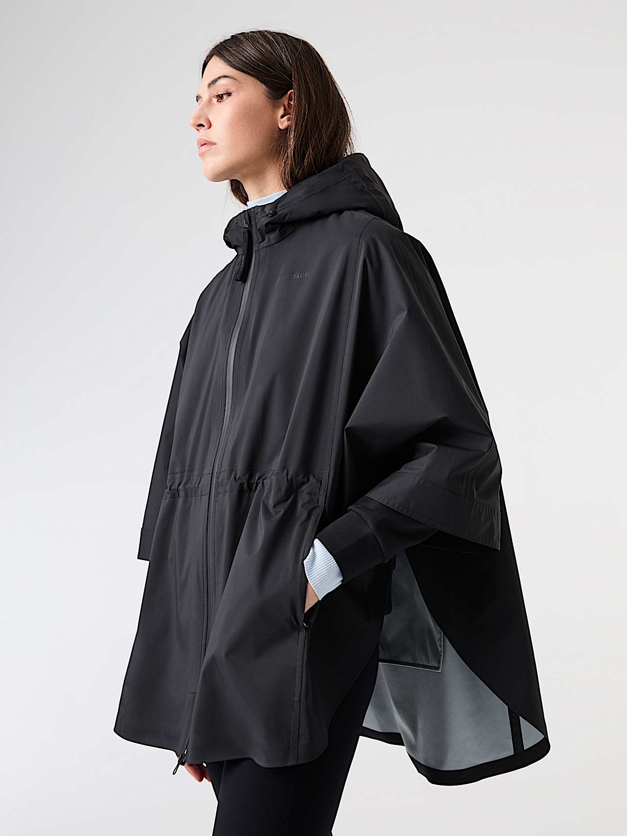AlphaTauri | ONA V1.Y9.02 | Wasserdichter Regenponcho in Black für Damen