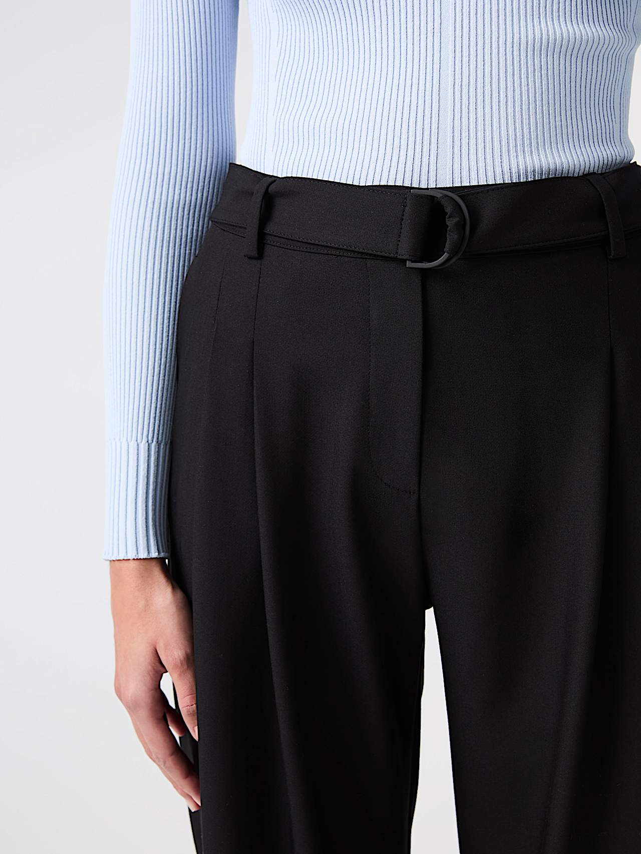 AlphaTauri | PIP V1.Y9.02 | Pantalon plissé coupe large avec ceinture in Black for Femme