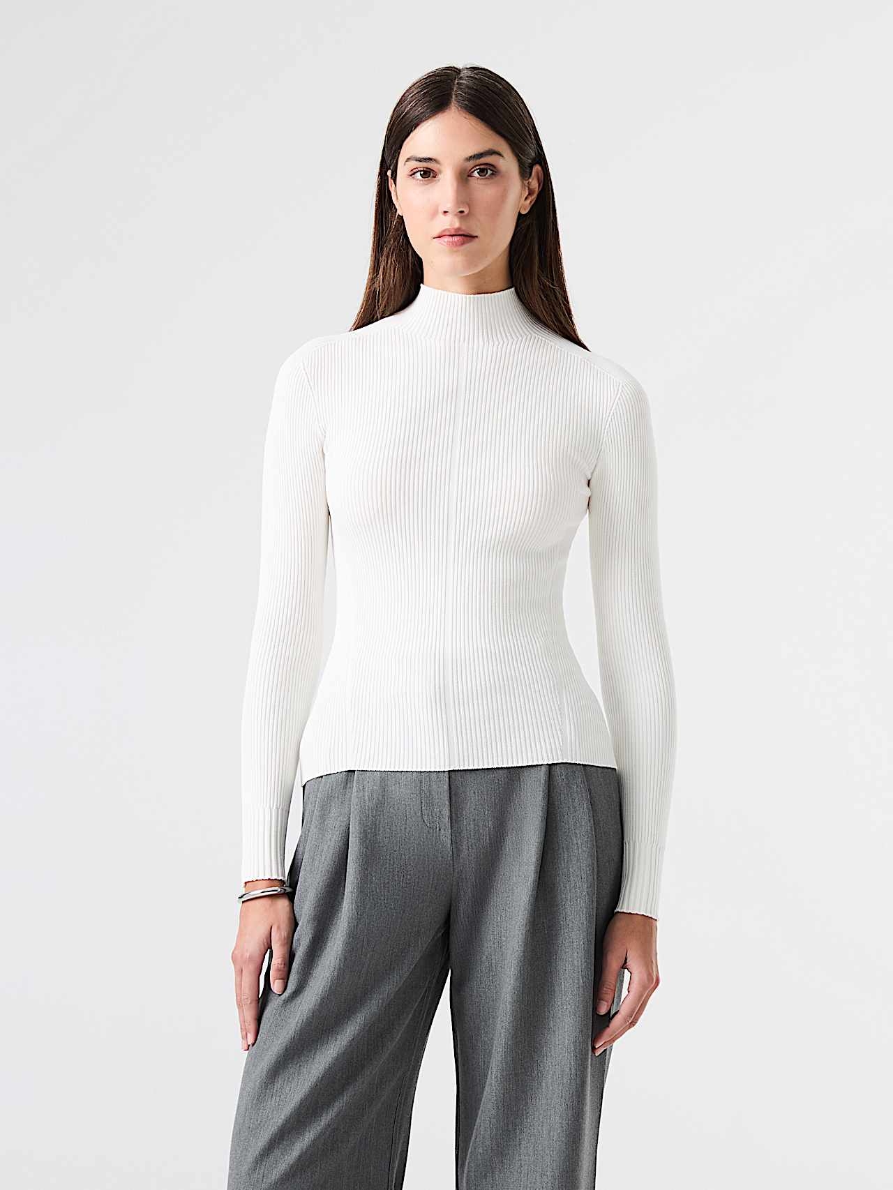 AlphaTauri | FIONA V1.Y9.02 | Sweat-shirt léger en maille 3D à col cheminée in White for Femme AlphaTauri | FIONA V1.Y9.02 | Sweat-shirt léger en maille 3D à col cheminée in White for Femme