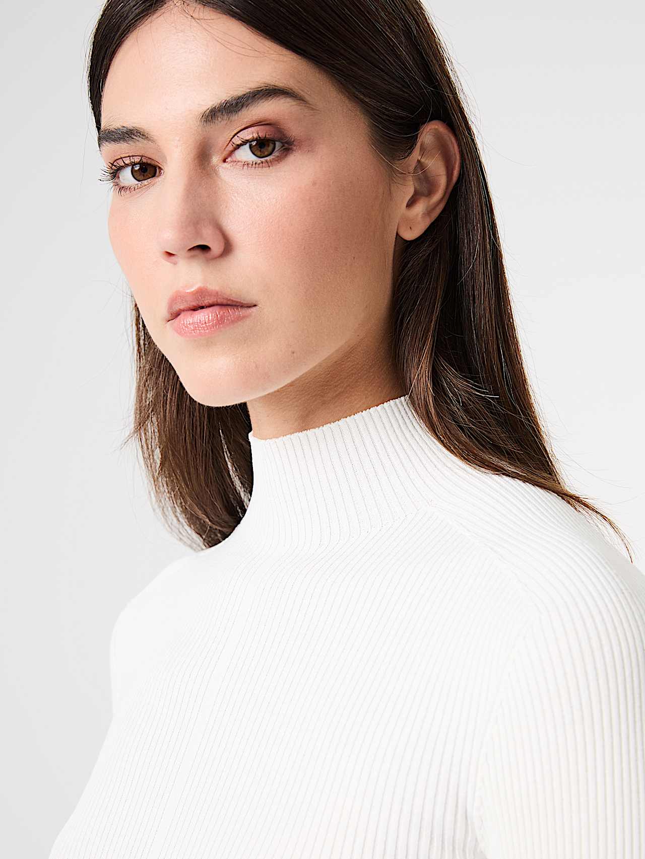 AlphaTauri | FIONA V1.Y9.02 | Sweat-shirt léger en maille 3D à col cheminée in White for Femme AlphaTauri | FIONA V1.Y9.02 | Sweat-shirt léger en maille 3D à col cheminée in White for Femme