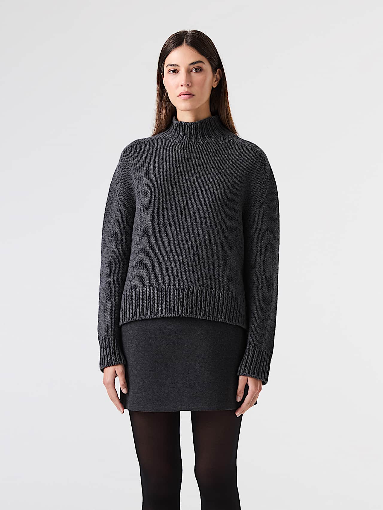 AlphaTauri | FAYE V1.Y9.02 | Kürzer geschnittener Pullover aus grobem 3D-Strick in Dark Grey Melange für Damen