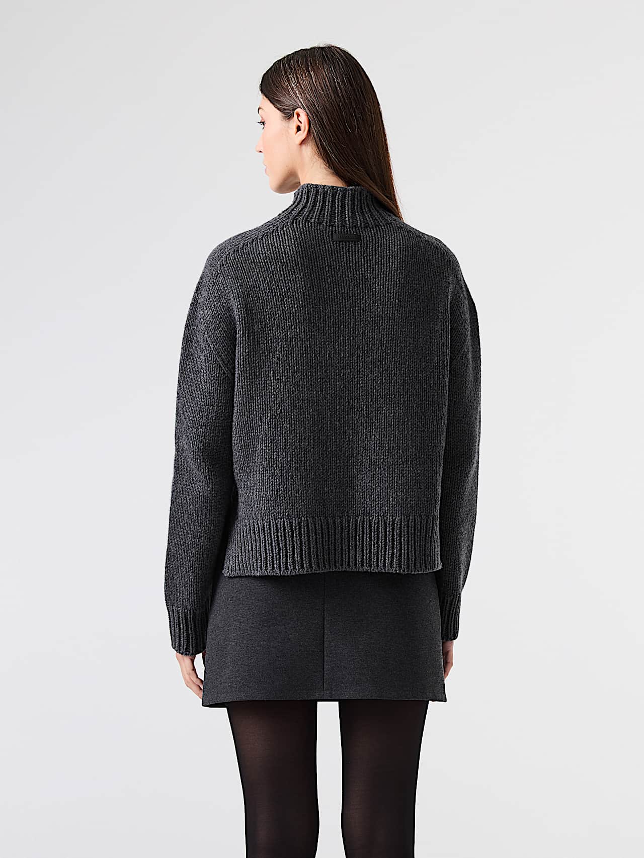 AlphaTauri | FAYE V1.Y9.02 | Kürzer geschnittener Pullover aus grobem 3D-Strick in Dark Grey Melange für Damen