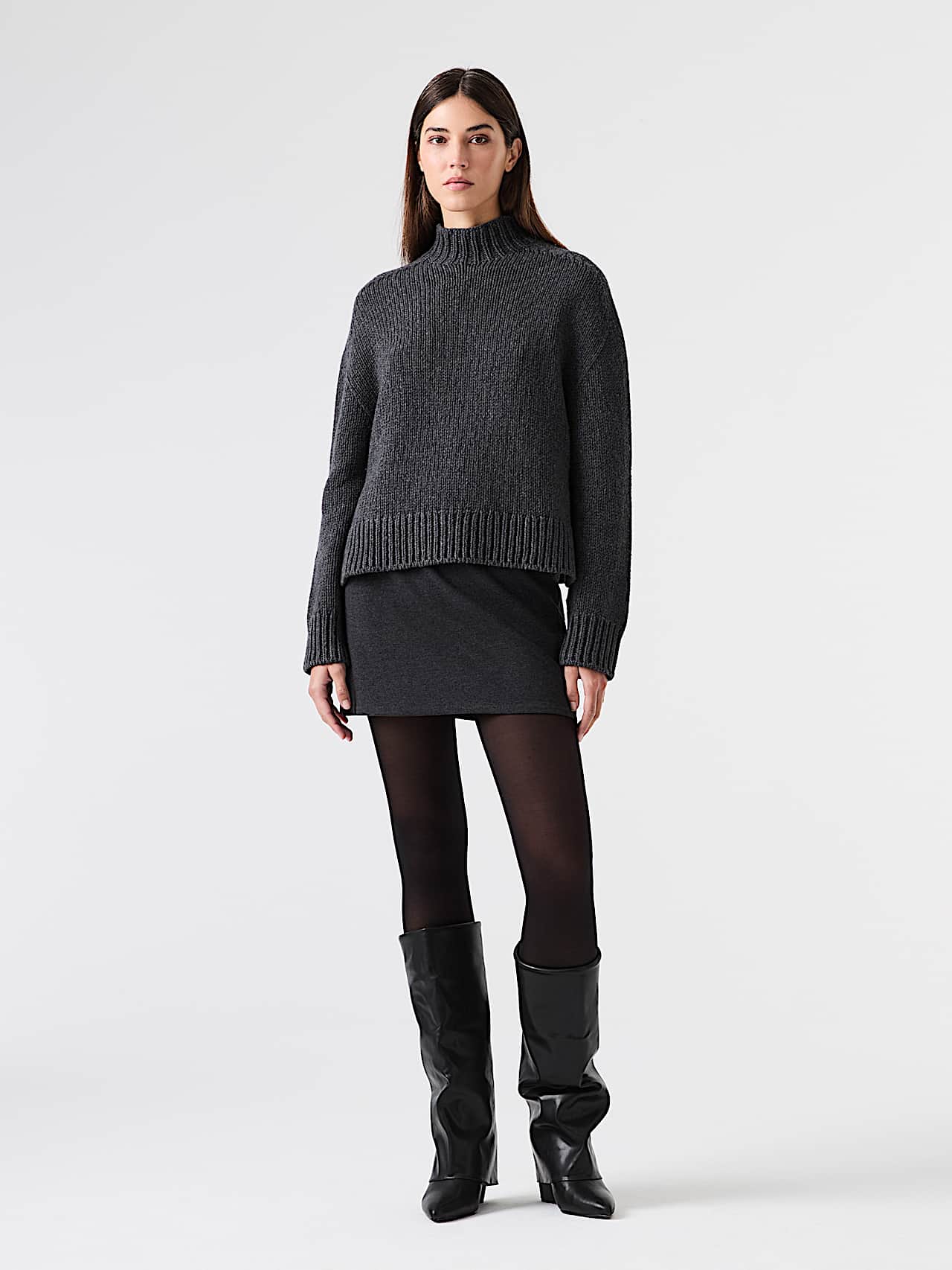 AlphaTauri | FAYE V1.Y9.02 | Chunky 3D Knit Cropped Sweater in Dark Grey Melange for Women