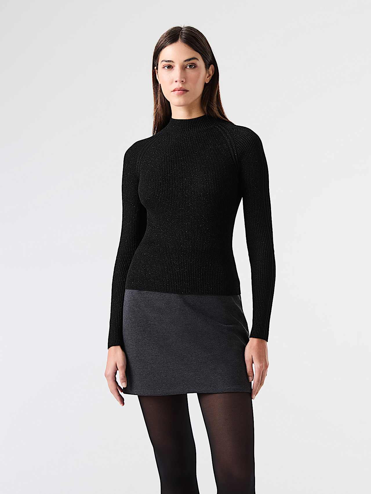 AlphaTauri | FLORA V1.Y9.02 | Sweat-shirt à col cheminée en maille 3D avec fil métallisé in Black for Femme AlphaTauri | FLORA V1.Y9.02 | Sweat-shirt à col cheminée en maille 3D avec fil métallisé in Black for Femme