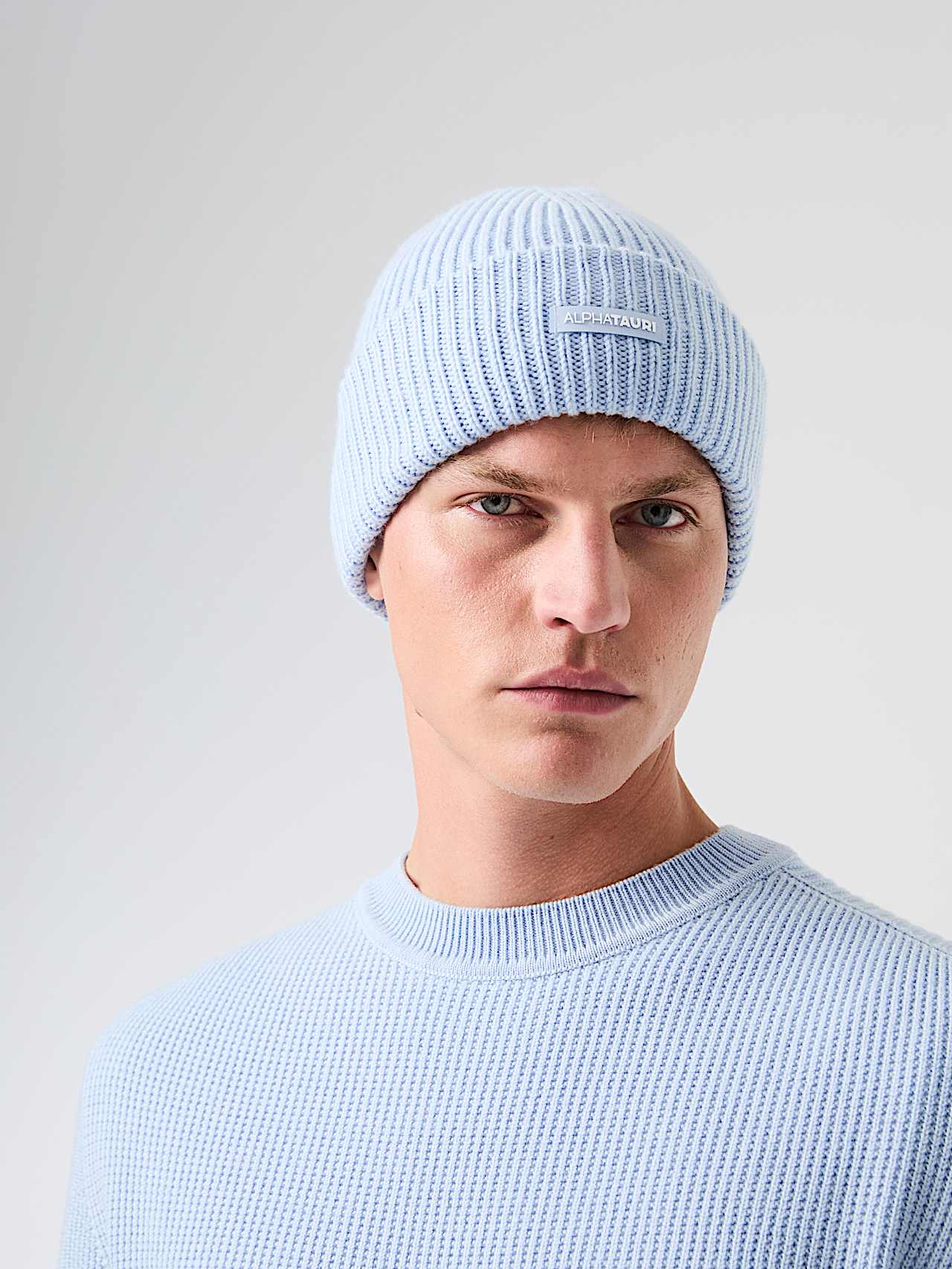 AlphaTauri | ARI V1.Y9.02 | Bonnet en maille épaisse in Sky Blue for Unisexe
