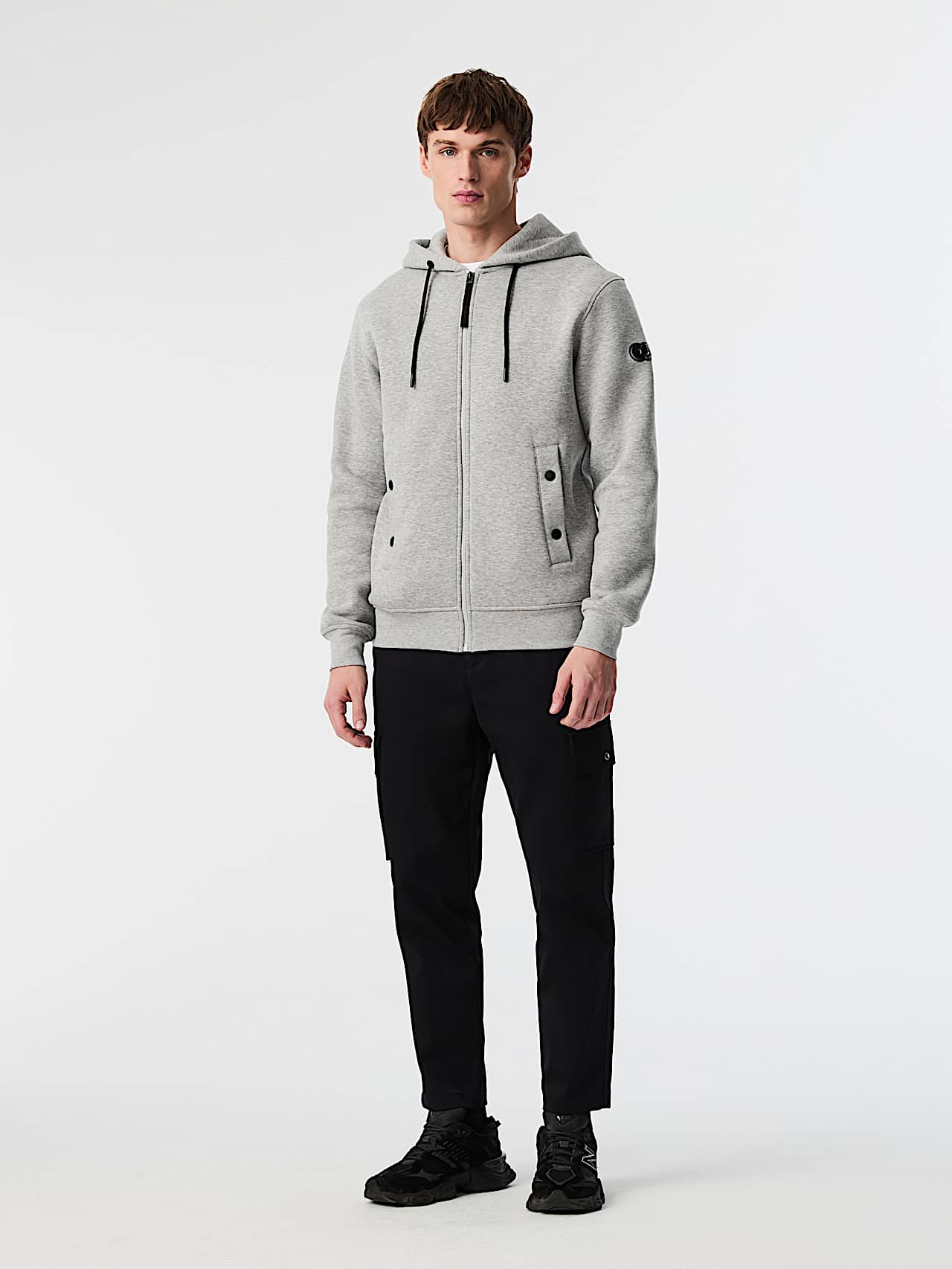 AlphaTauri | SHENO V2.Y8.02 | Signature Logo Hooded Sweat Jacket in Heather Grey for Hombre AlphaTauri | SHENO V2.Y8.02 | Signature Logo Hooded Sweat Jacket in Heather Grey for Hombre