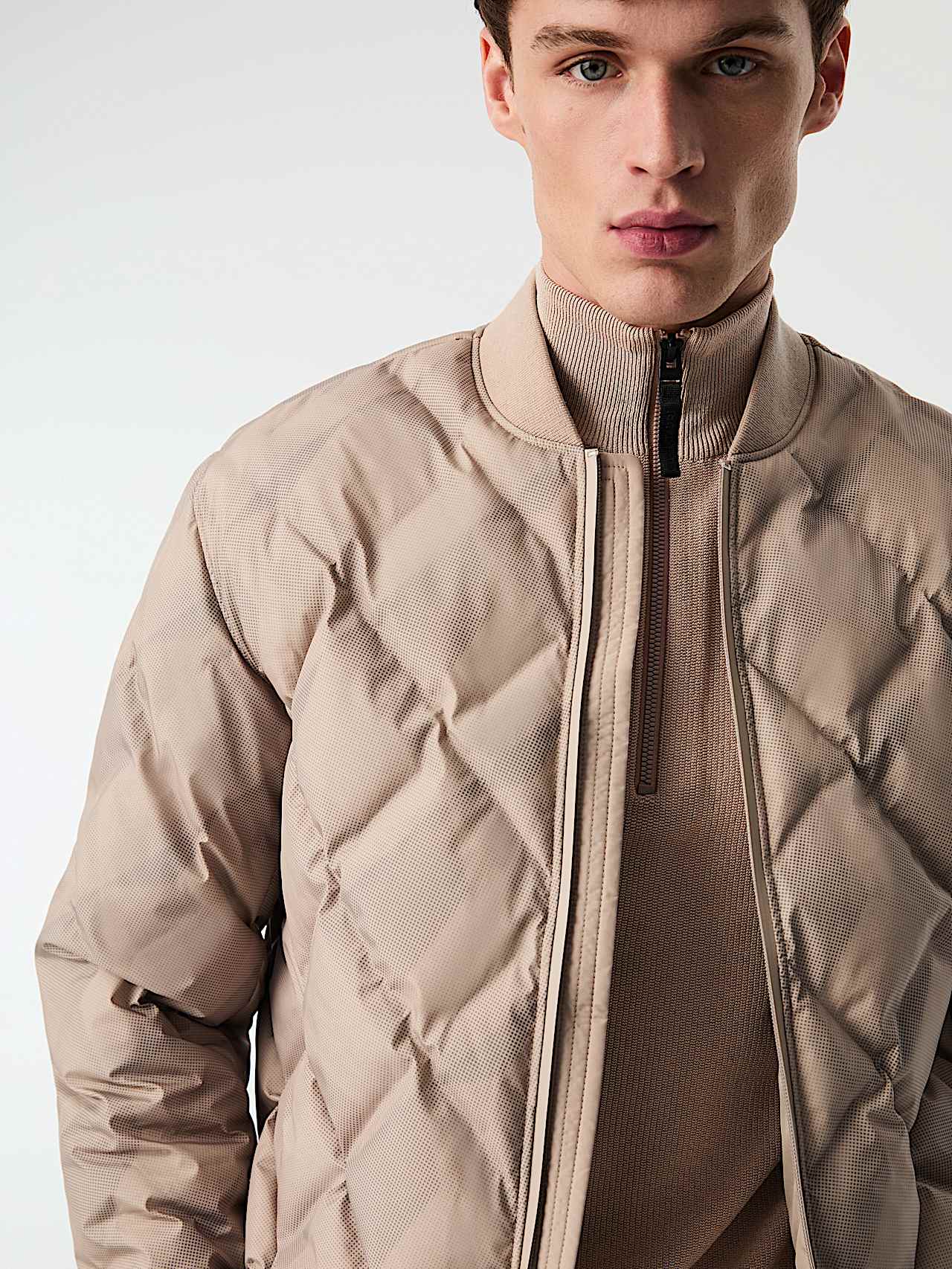 AlphaTauri | OCTAL V1.Y9.02 | Veste bomber matelassée Primaloft® in Silver Beige for Homme