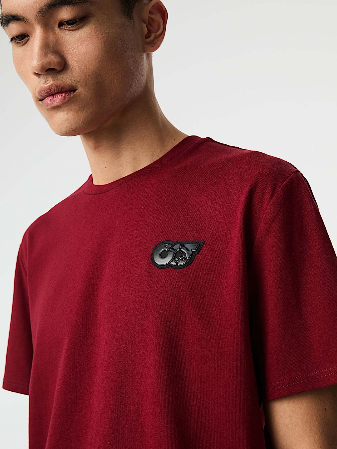 AlphaTauri | JOTTA V2.Y9.02 | T-Shirt aus Bio-Baumwolle mit Logo in Dark Berry für Herren AlphaTauri | JOTTA V2.Y9.02 | T-Shirt aus Bio-Baumwolle mit Logo in Dark Berry für Herren