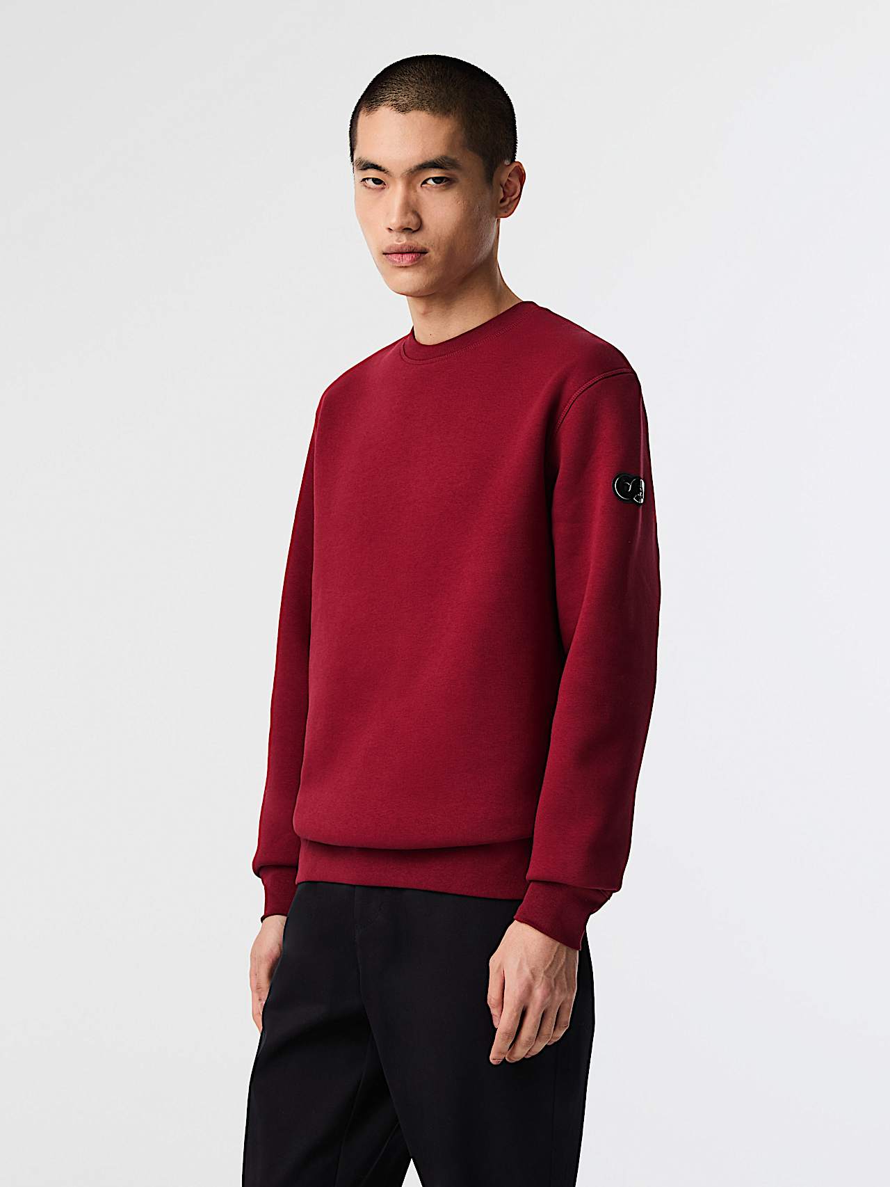 AlphaTauri | SERUA V3.Y9.02 | Signature Logo Crewneck Sweatshirt in Dark Berry for Hombre AlphaTauri | SERUA V3.Y9.02 | Signature Logo Crewneck Sweatshirt in Dark Berry for Hombre