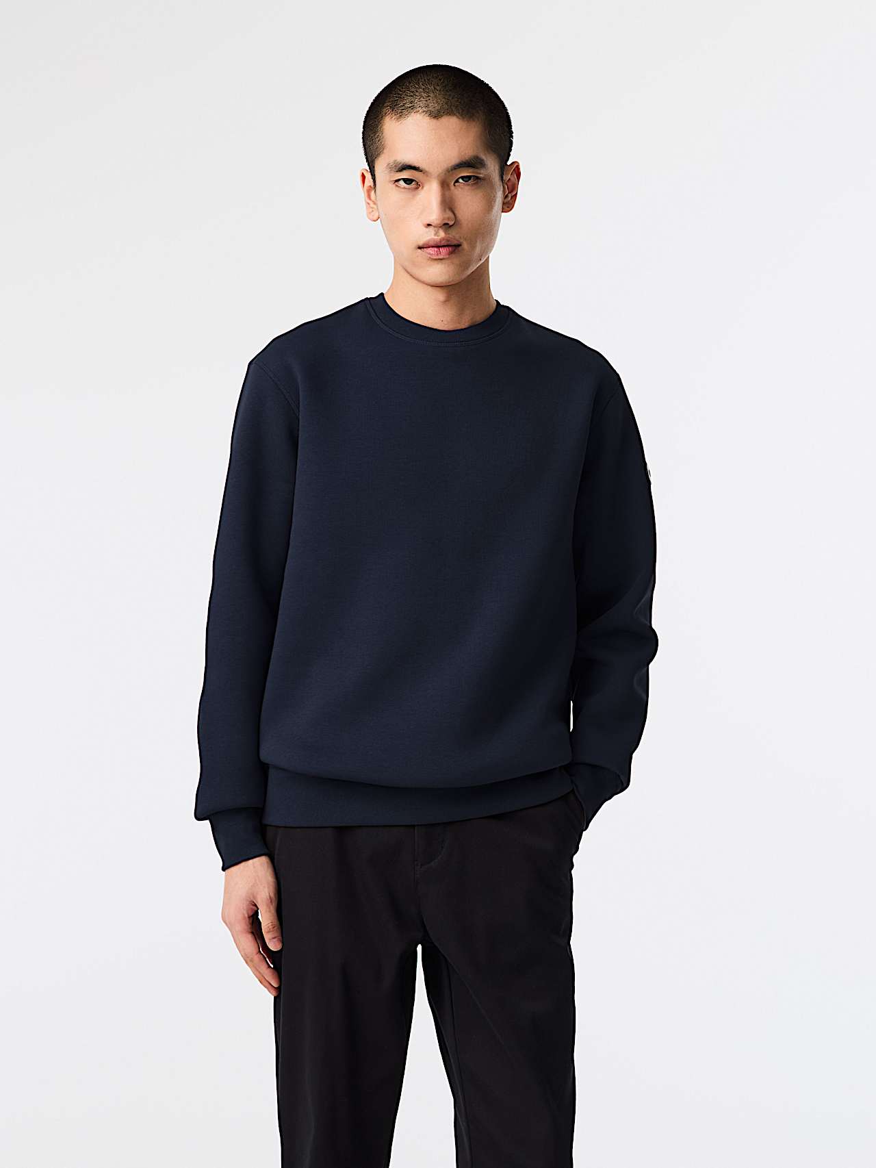 AlphaTauri | SERUA V3.Y9.02 | Sweatshirt mit Rundhalsausschnitt und charakteristischem Logo in Dark Navy für Herren AlphaTauri | SERUA V3.Y9.02 | Sweatshirt mit Rundhalsausschnitt und charakteristischem Logo in Dark Navy für Herren