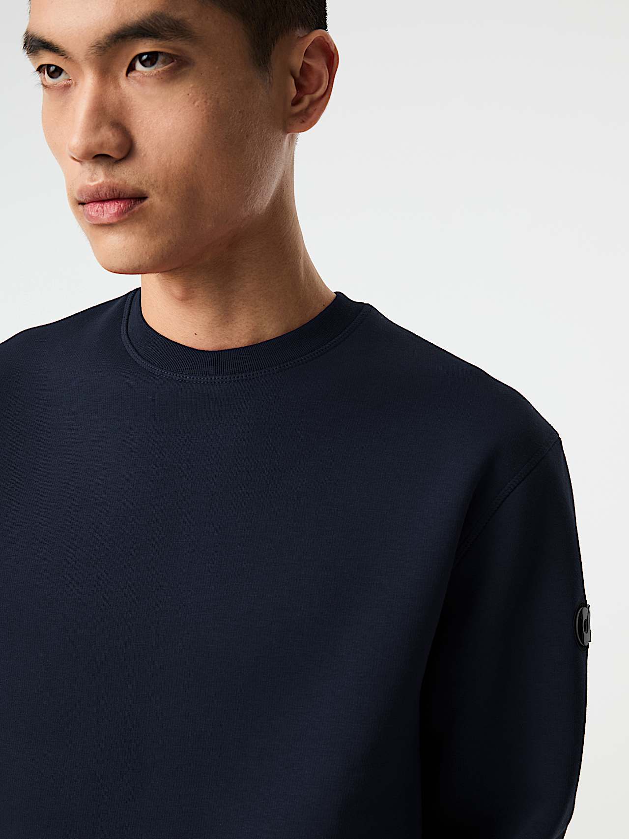 AlphaTauri | SERUA V3.Y9.02 | Sweatshirt mit Rundhalsausschnitt und charakteristischem Logo in Dark Navy für Herren AlphaTauri | SERUA V3.Y9.02 | Sweatshirt mit Rundhalsausschnitt und charakteristischem Logo in Dark Navy für Herren