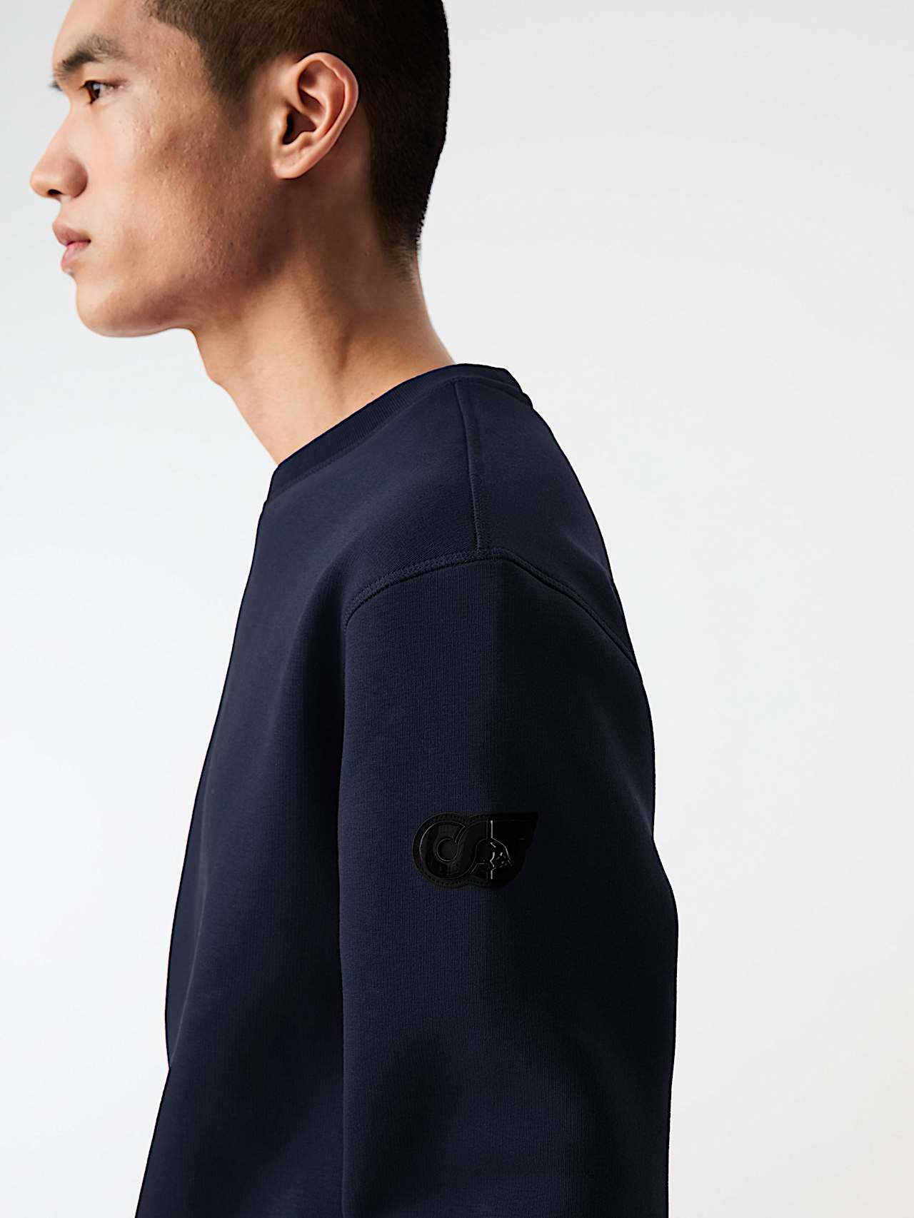 AlphaTauri | SERUA V3.Y9.02 | Sweatshirt mit Rundhalsausschnitt und charakteristischem Logo in Dark Navy für Herren AlphaTauri | SERUA V3.Y9.02 | Sweatshirt mit Rundhalsausschnitt und charakteristischem Logo in Dark Navy für Herren