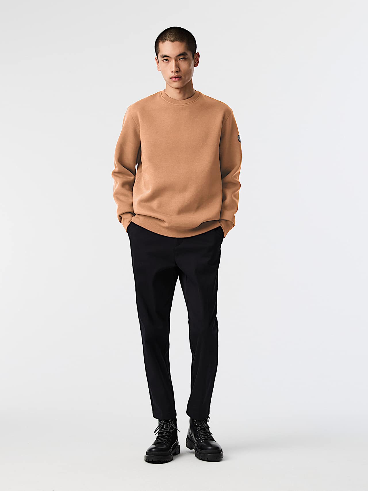 AlphaTauri | SERUA V3.Y9.02 | Felpa girocollo con logo Esclusivo in Camel for Uomo