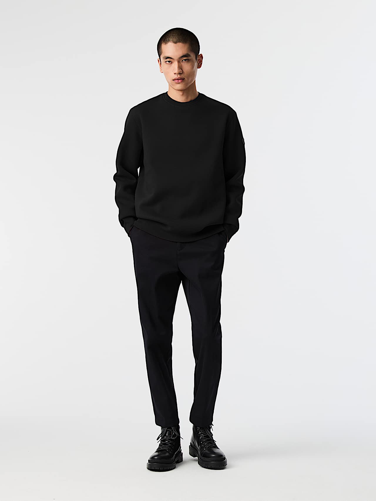 AlphaTauri | SERUA V3.Y9.02 | Sweat-shirt à col ras du cou avec logo signature in Black for Homme