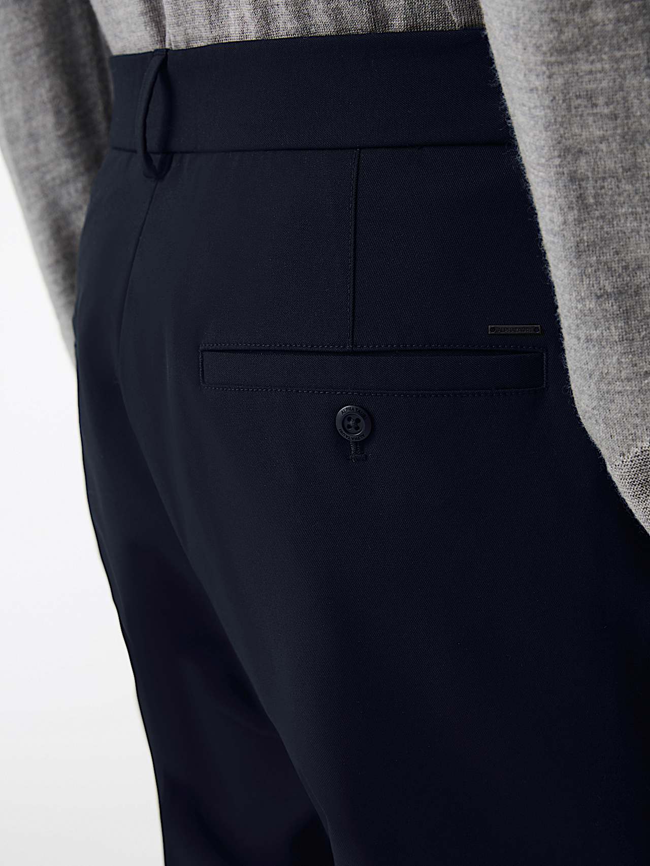 AlphaTauri | PALAS V1.Y8.02 | Pantaloni elasticizzati ad alte prestazioni in Dark Navy for Uomo