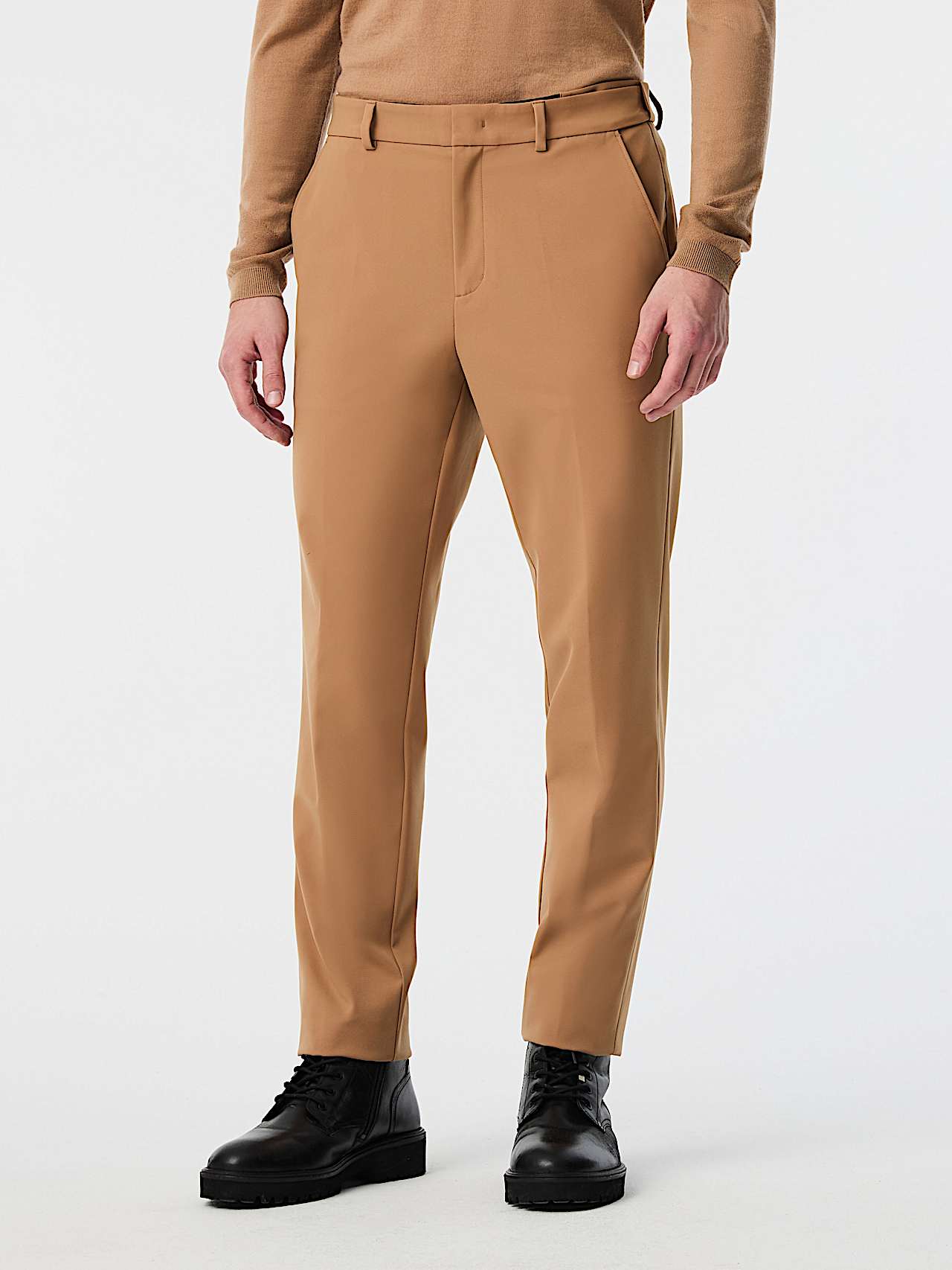 AlphaTauri | PALAS V1.Y8.02 | Pantalones Performance Stretch in Camel for Hombre
