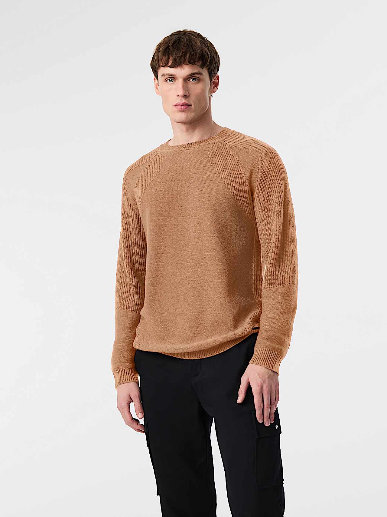 AlphaTauri | FLEUR V1.Y9.02 | Jersey de cuello redondo de punto 3D sin costuras in Camel for Hombre