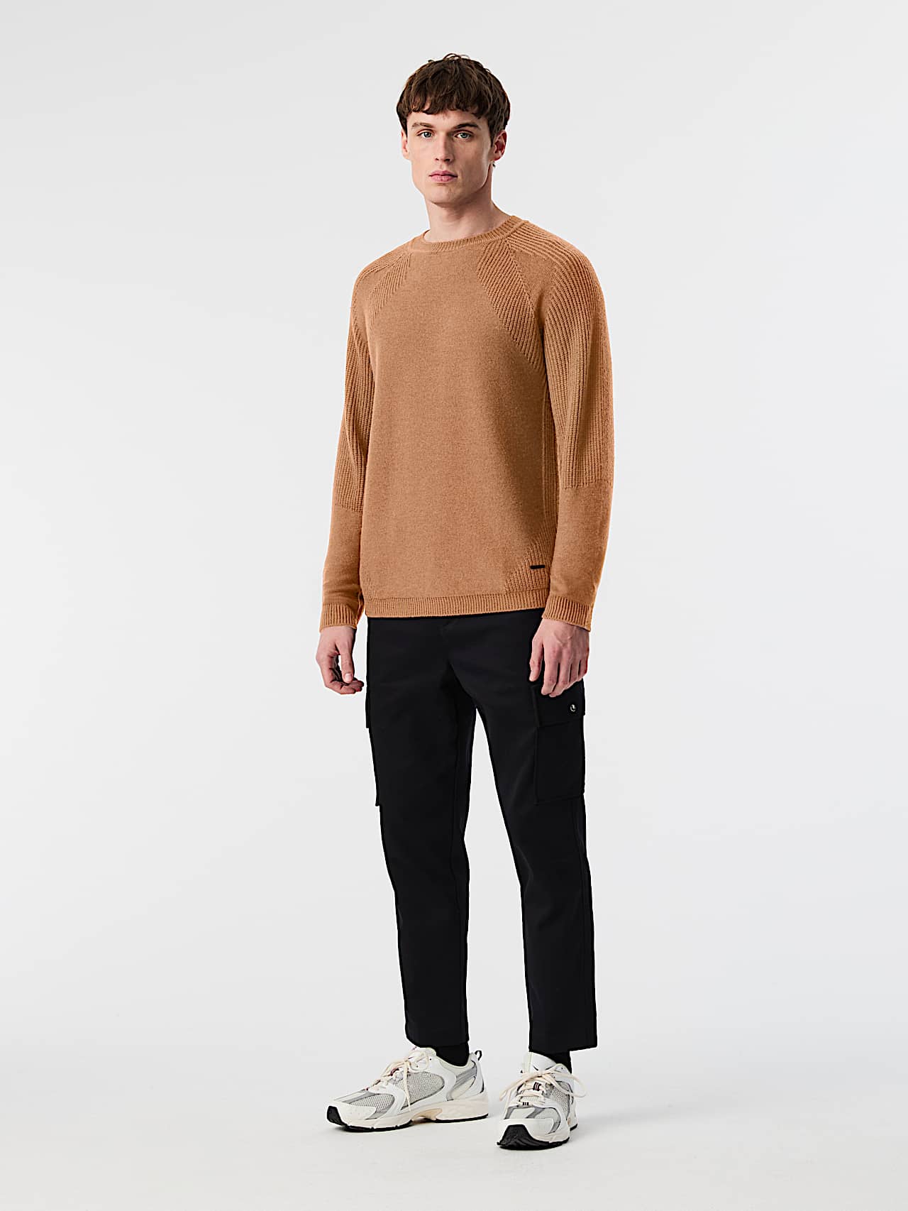 AlphaTauri | FLEUR V1.Y9.02 | Jersey de cuello redondo de punto 3D sin costuras in Camel for Hombre