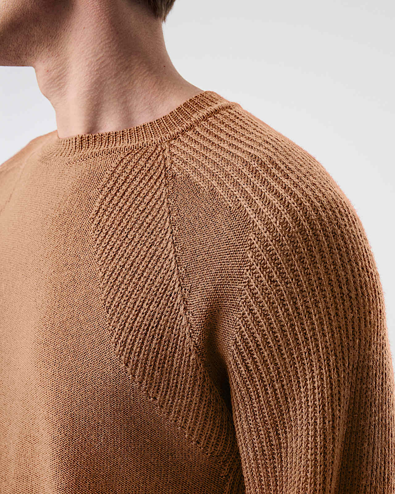 AlphaTauri | FLEUR V1.Y9.02 | Jersey de cuello redondo de punto 3D sin costuras in Camel for Hombre