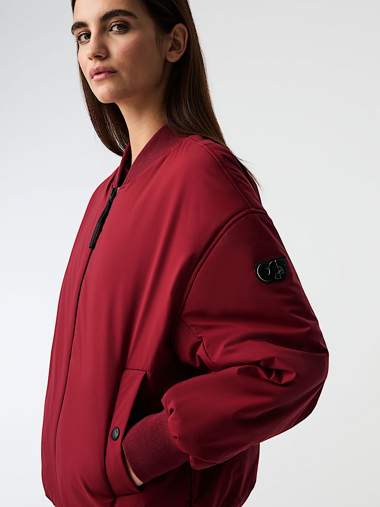 AlphaTauri | OVLY V1.Y9.02 | Wasserabweisende PrimaLoft® Bomberjacke in Dark Berry für Damen