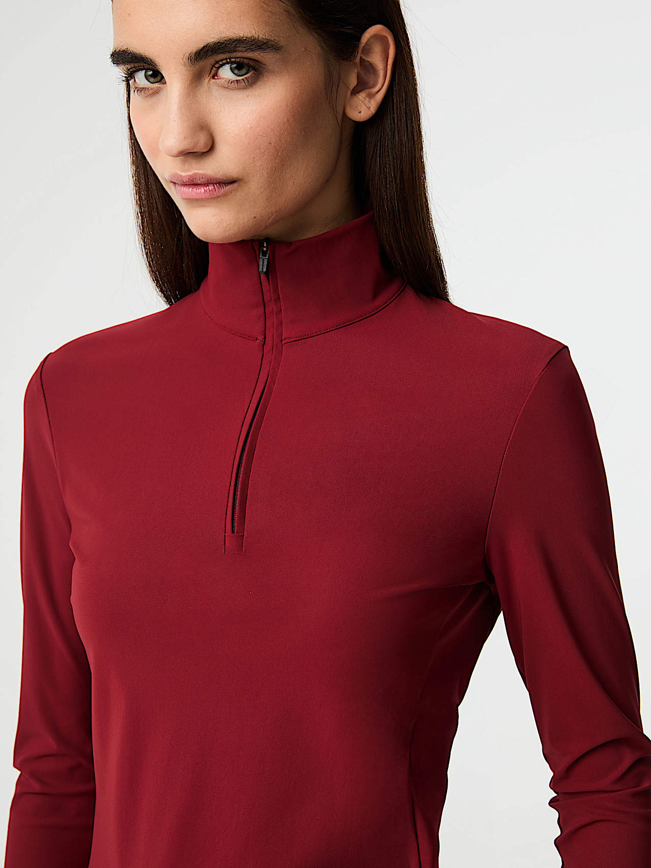 AlphaTauri | SHARD V1.Y9.02 | Langarmshirt aus Power Stretch Jersey mit halbem Reißverschluss in Dark Berry für Damen