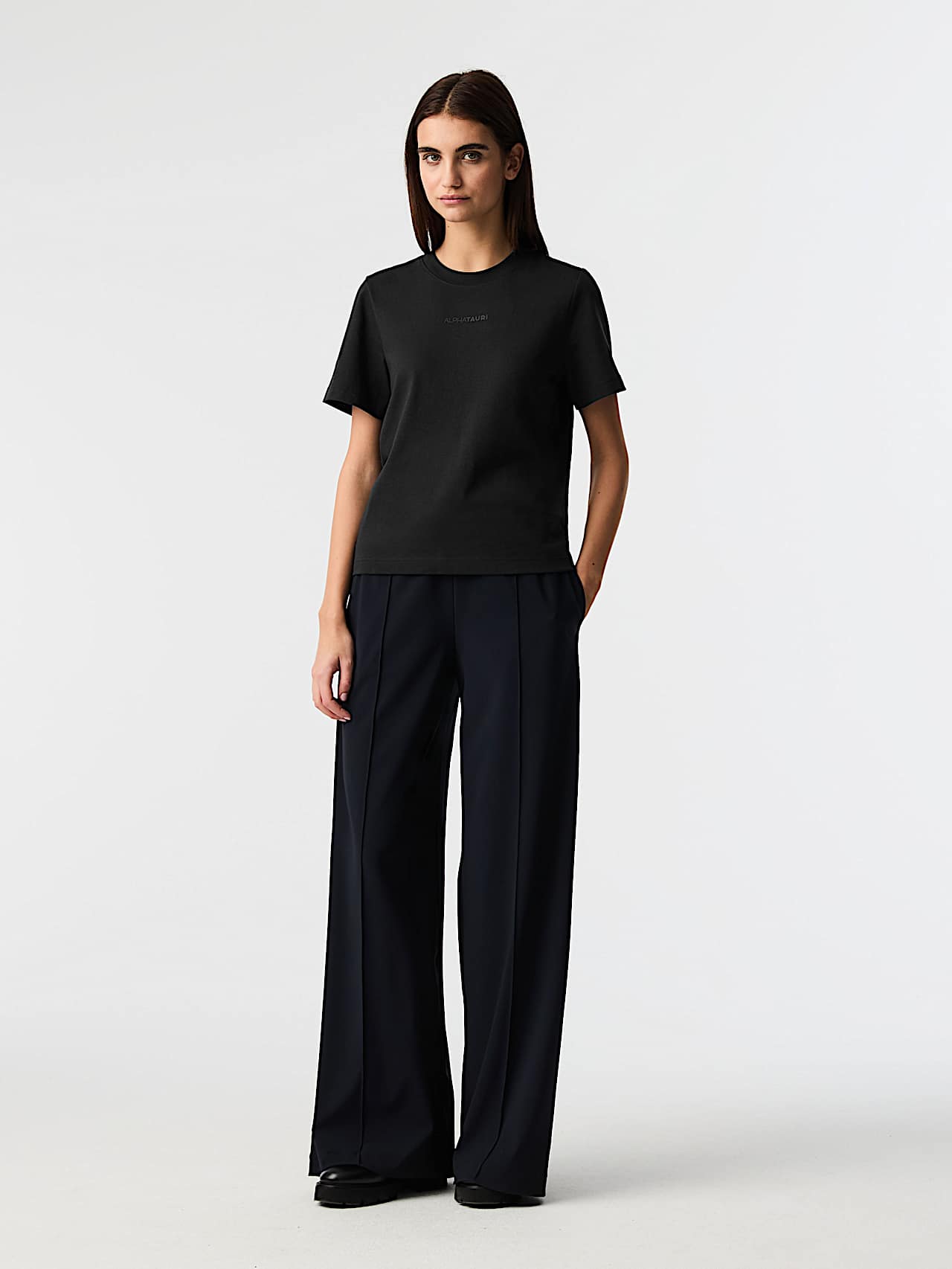 AlphaTauri | JADY V1.Y9.02 | Camiseta de algodón orgánico in Black for Mujer